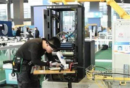 山东工业技师学院计算机网络应用专业 计算机技术开发的实践路径与职业前景