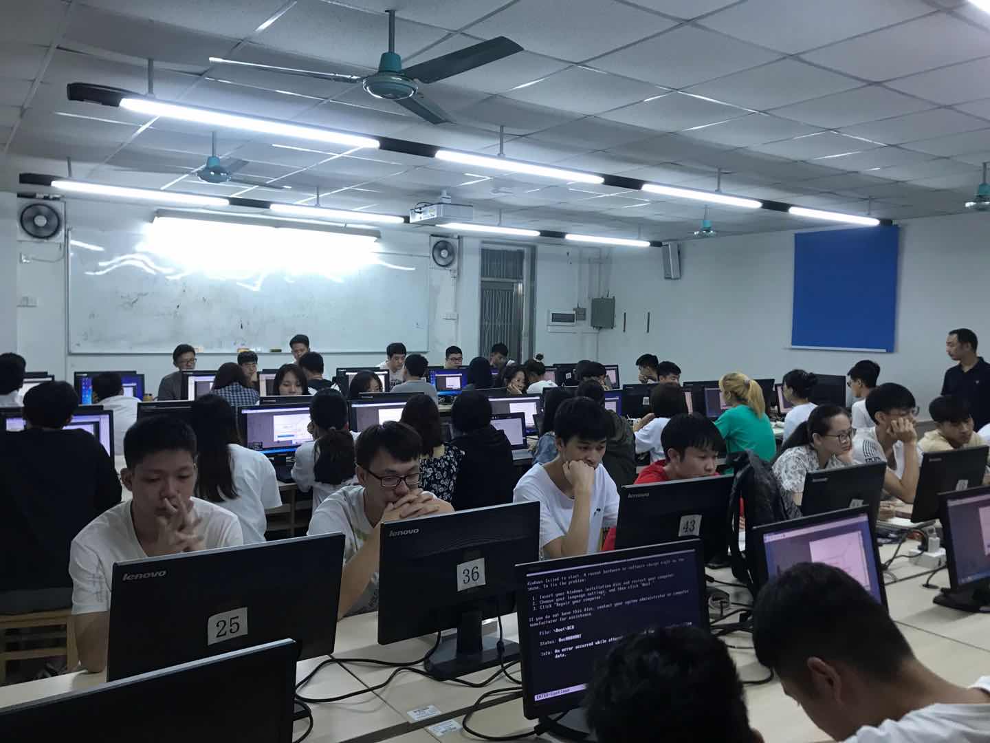 计应专业稳步推进“1+X Web前端开发技能证书”培训工作，助力计算机技术开发人才培养